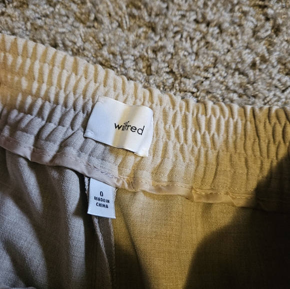 Aritzia Limitless Shorts - Picture 5 of 6